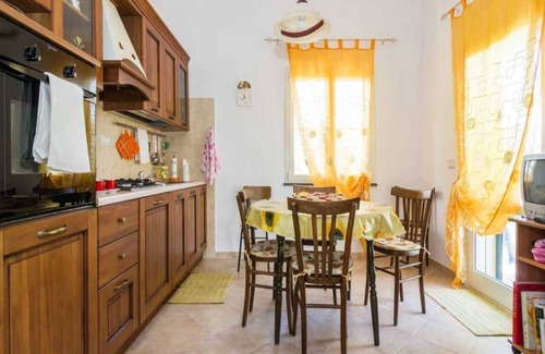 Oristano Villa | Villa between green and blue