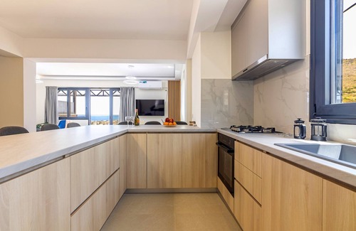 Gouvai Apartment | Villa Bianca with Jacuzzi