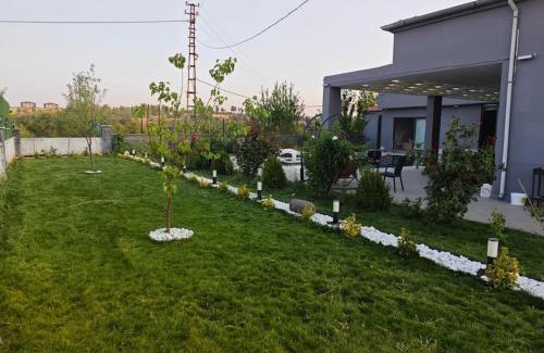 Sehitkamil Villa | villa big green garden swimming pool