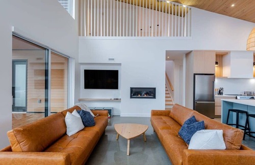 Saint-Basile Ski Chalet | Villa Birdie spa facing the Pont-Rouge golf course!