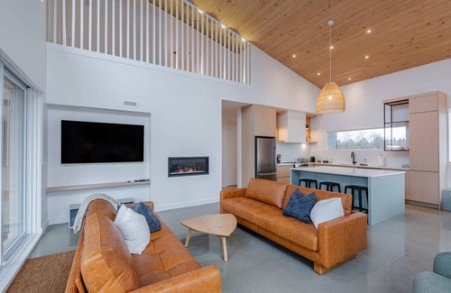 Saint-Basile Ski Chalet | Villa Birdie spa facing the Pont-Rouge golf course!