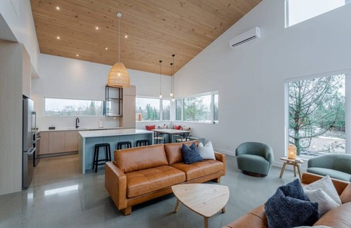 Saint-Basile Ski Chalet | Villa Birdie spa facing the Pont-Rouge golf course!