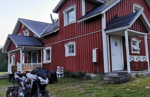 Arjeplog Municipality Apartment | Villa Björklund mit Seeblick in der Natur