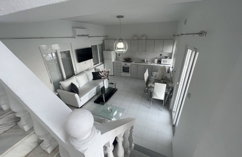 Haraki Villa | Villa Blanca Beachfront modern villa