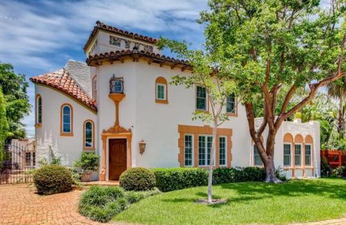 Southside House | Villa Blanca - Saltwater Serenity in a Classic Mediterranean Revival Villa