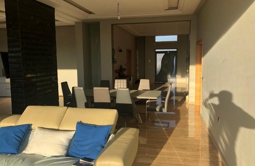 Ain Tizgha Villa | Villa blanche