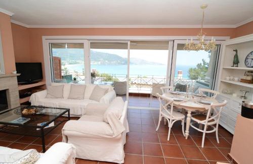 Chrisi Akti House | Villa Blue
