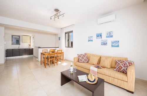 Gennadi Villa | Villa Blue Wave Tessera