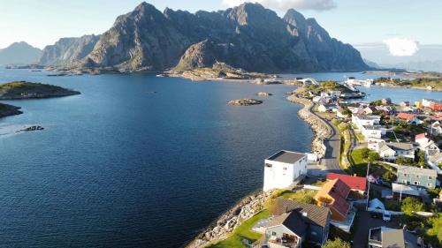 Henningsvaer Villa | Villa Bluebird