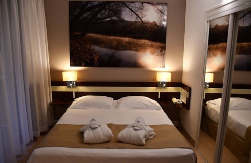 Greoux-les-Bains Hotel | Villa Borghese, The Originals Relais