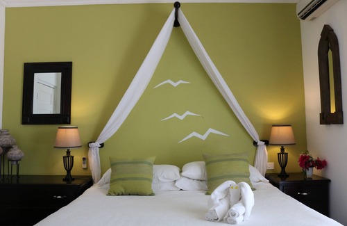 Belize City Bed & Breakfast | Villa Boscardi - Deluxe King Room - Breakfast Included