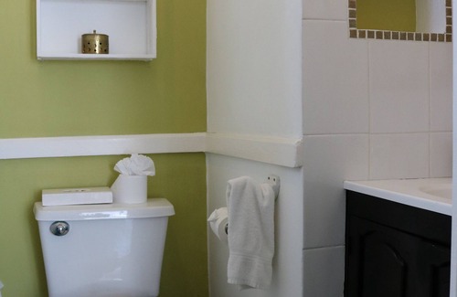Belize City Bed & Breakfast | Villa Boscardi - Deluxe King Room - Breakfast Included