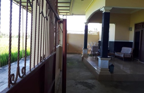 Kecamatan Lembar Bed & Breakfast | Villa Bougenville