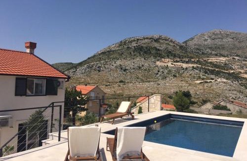 Zavala Villa | Villa Branko