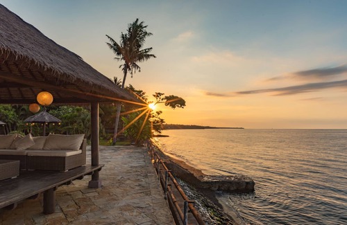 Bukti Villa | Villa Bukti Paradise - Captivating Beachfront Villa