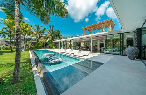 Batubelig Villa | Villa Bull House Amazing 6 bedrooms contemporary villa in Seminyak