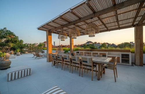 Batubelig Villa | Villa Bull House Amazing 6 bedrooms contemporary villa in Seminyak