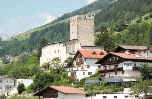 Fliess Villa | Villa Burg Biedenegg mit Schlosscafé by Interhome