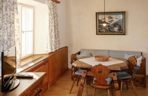Fliess Villa | Villa Burg Biedenegg mit Schlosscafé by Interhome