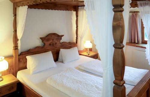 Fliess Villa | Villa Burg Biedenegg mit Schlosscafé by Interhome