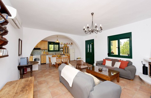 Gennadi Villa | Villa by the sea in Gennadi