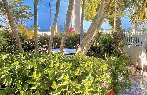 Silver Sands House | VILLA BY THE SEA - Steps to the BEACH - CHEF services included