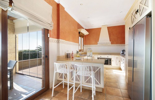 Chiclana de la Frontera Villa | Villa "Carolina Beach House" with Sea View, 2 Private Terraces & Wi-Fi