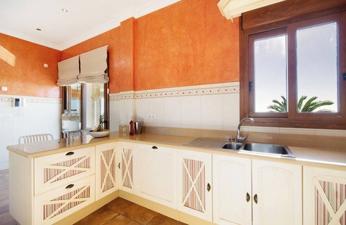 Chiclana de la Frontera Villa | Villa "Carolina Beach House" with Sea View, 2 Private Terraces & Wi-Fi