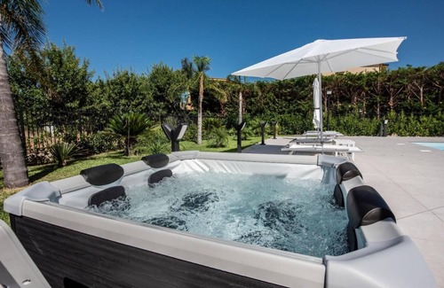 Torre Colonna-sperone Apartment | VILLA CAROLA GROUND FLOOR