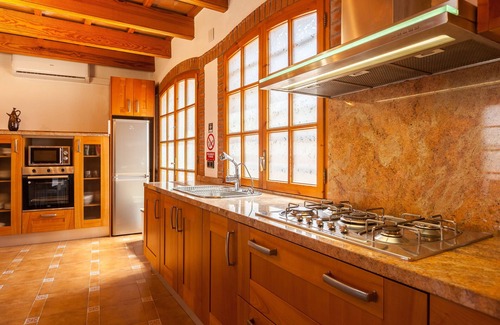 Rubi House | Villa 'Cal Ramon for 15 people' with private pool, Wi-Fi, and air conditioning