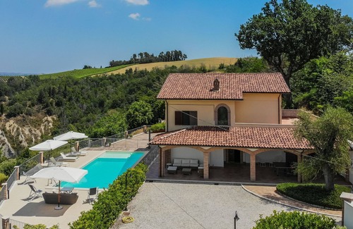 Cossignano Villa | Villa Calanchi with pool, air conditioning and wonderful panorama, 20 minutes from the Adriatic Sea
