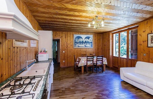 Ramazzano Villa | Villa Campanella: A characteristic and welcoming two-story age-old farm house surrounded by the greenery, with Free WI-FI.