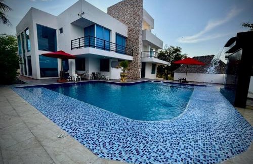 Agua de Dios Villa | Villa campestre Casa Blanca Full House