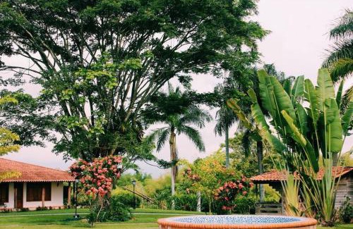 Montenegro Villa | Villa campestre en el Quindío con piscina, bbq, zonas verdes cerca al Parque del Café