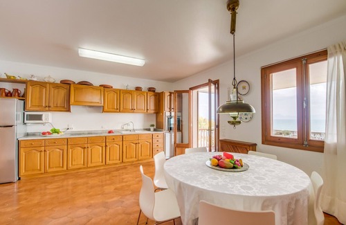 Alcanada Ski Chalet | Villa Can Torrens seafront house in Alcudia