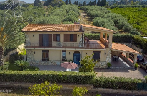 Salina Villa | VILLA CANAPé