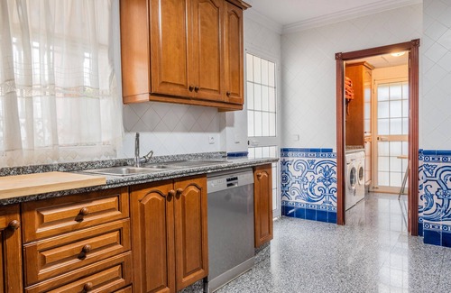 Bormujos Villa | Villa 'Candeleria Sol y Piscina' with Private Pool, Wi-Fi and Air Conditioning