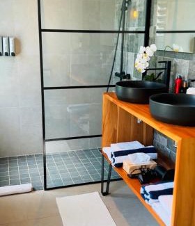 Damencourt Villa | Villa CANELLE FWI 4 Étoiles piscine jacuzzi beach surf