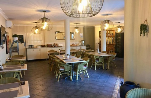 Rockhampton Hotel | Villa Capri Motel