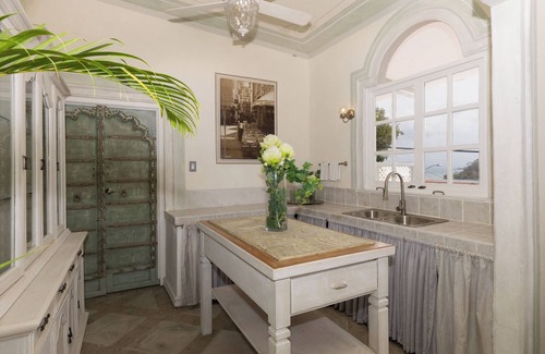 Taboga Hotel | Villa Caprichosa