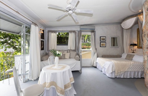 Taboga Hotel | Villa Caprichosa