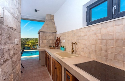Necujam Villa | Villa Captain's house on Solta island with heated pool, jacuzzi, sea views
