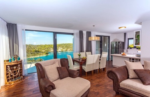 Necujam Villa | Villa Captain's house on Solta island with heated pool, jacuzzi, sea views