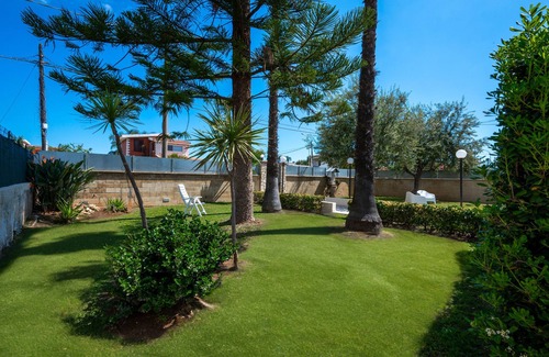 Arenella Villa | VILLA CARMELA ARENELLA: in a quiet and comfortable setting 800 meters from the sea