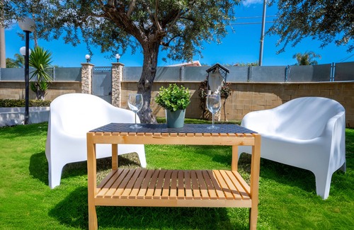 Arenella Villa | VILLA CARMELA ARENELLA: in a quiet and comfortable setting 800 meters from the sea