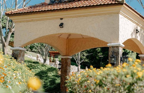 Tagaytay House | Villa Carolina by Villa D'Este