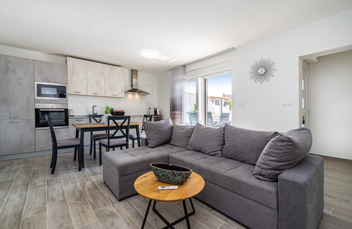 Gornji Karin Villa | Villa Casa Calido - Three Bedroom Villa with Swimming Pool