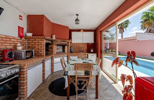 Felgueiras Villa | Villa 'Casa Da Carriça' with Private Pool, Private Terrace and Wi-Fi