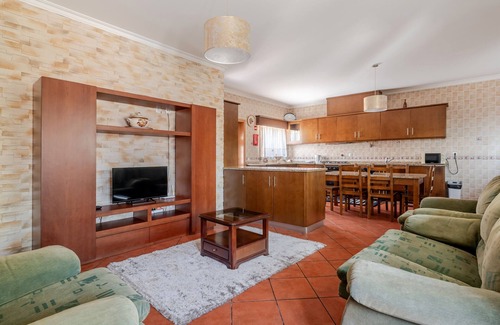 Felgueiras Villa | Villa 'Casa Da Carriça' with Private Pool, Private Terrace and Wi-Fi