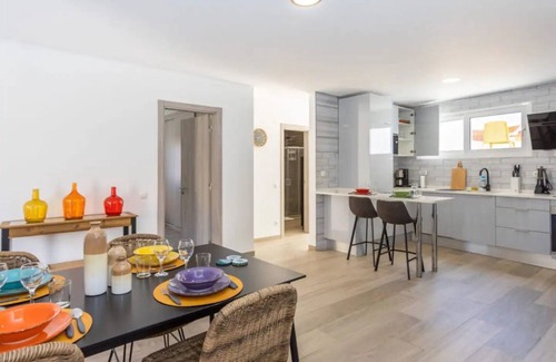 Setubal Villa | Villa 'Casa Da Madou' with Terrace & Wi-Fi